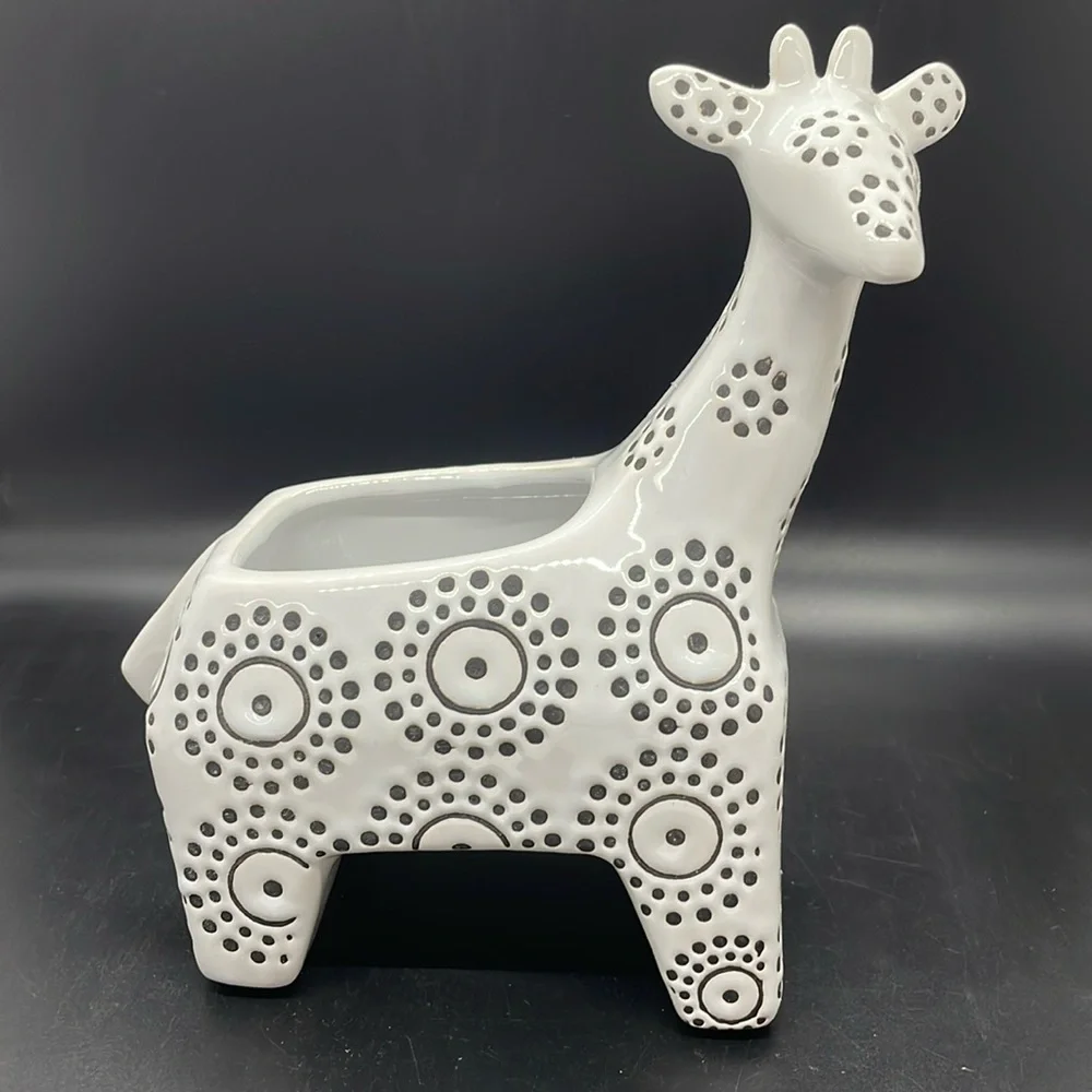 NWT Pier 1 abstract dotted circle pattern giraffe trinket storage planter